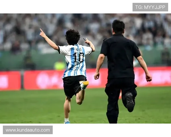 弗拉格感受球迷热情期待继续展现精彩表现回馈支持