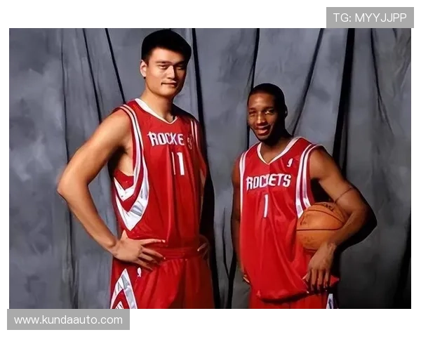 姚明谈篮球场内外的差异：透明竞技与复杂人生的对比分析